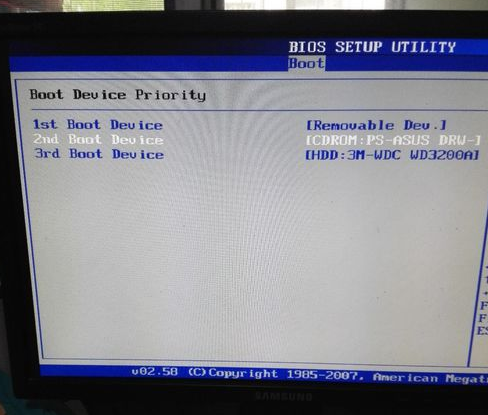 电脑bios设置U盘为第一启动项