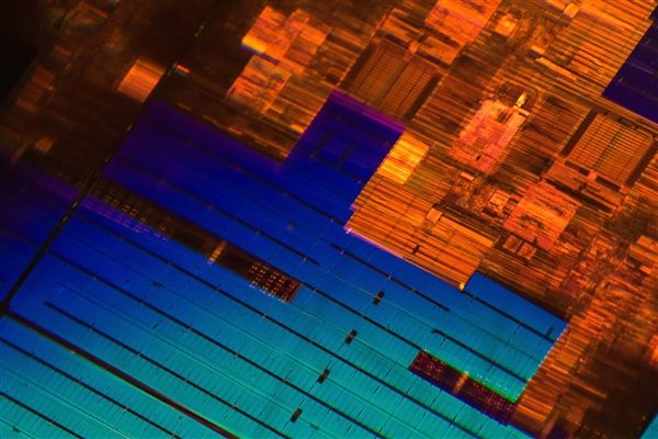 Intel九代酷睿来袭，AMD二代锐龙或将准备降价