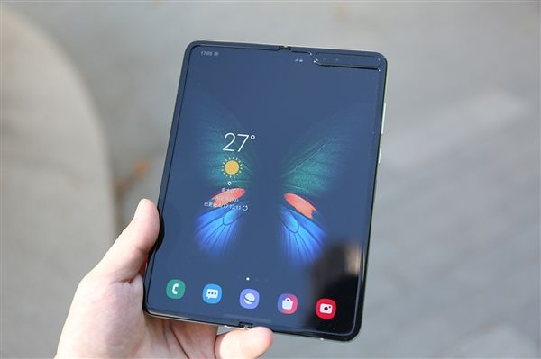 三星重启生产改良版Galaxy Fold：要赶在华为Mate X前上市